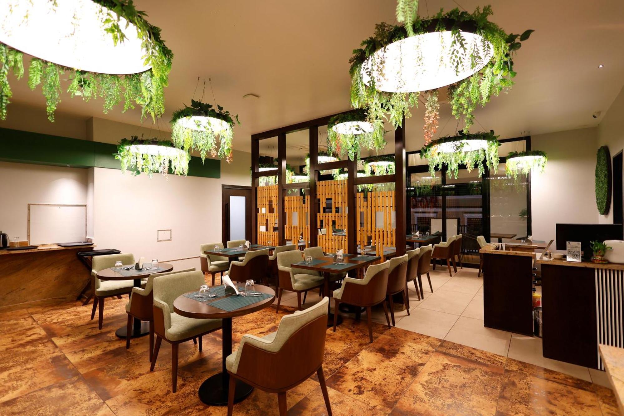 Quality Inn City Centre Varanasi Bagian luar foto