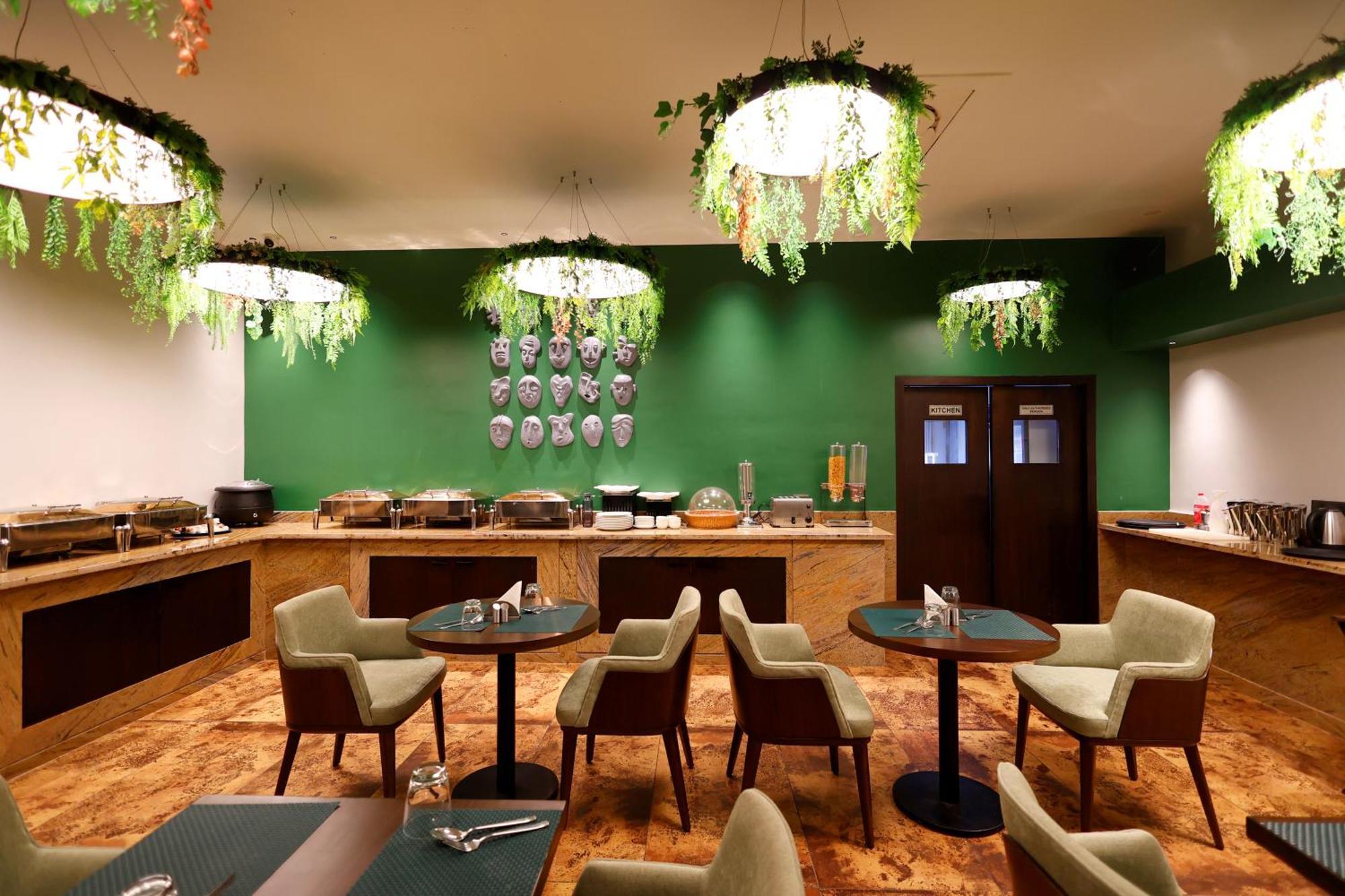 Quality Inn City Centre Varanasi Bagian luar foto