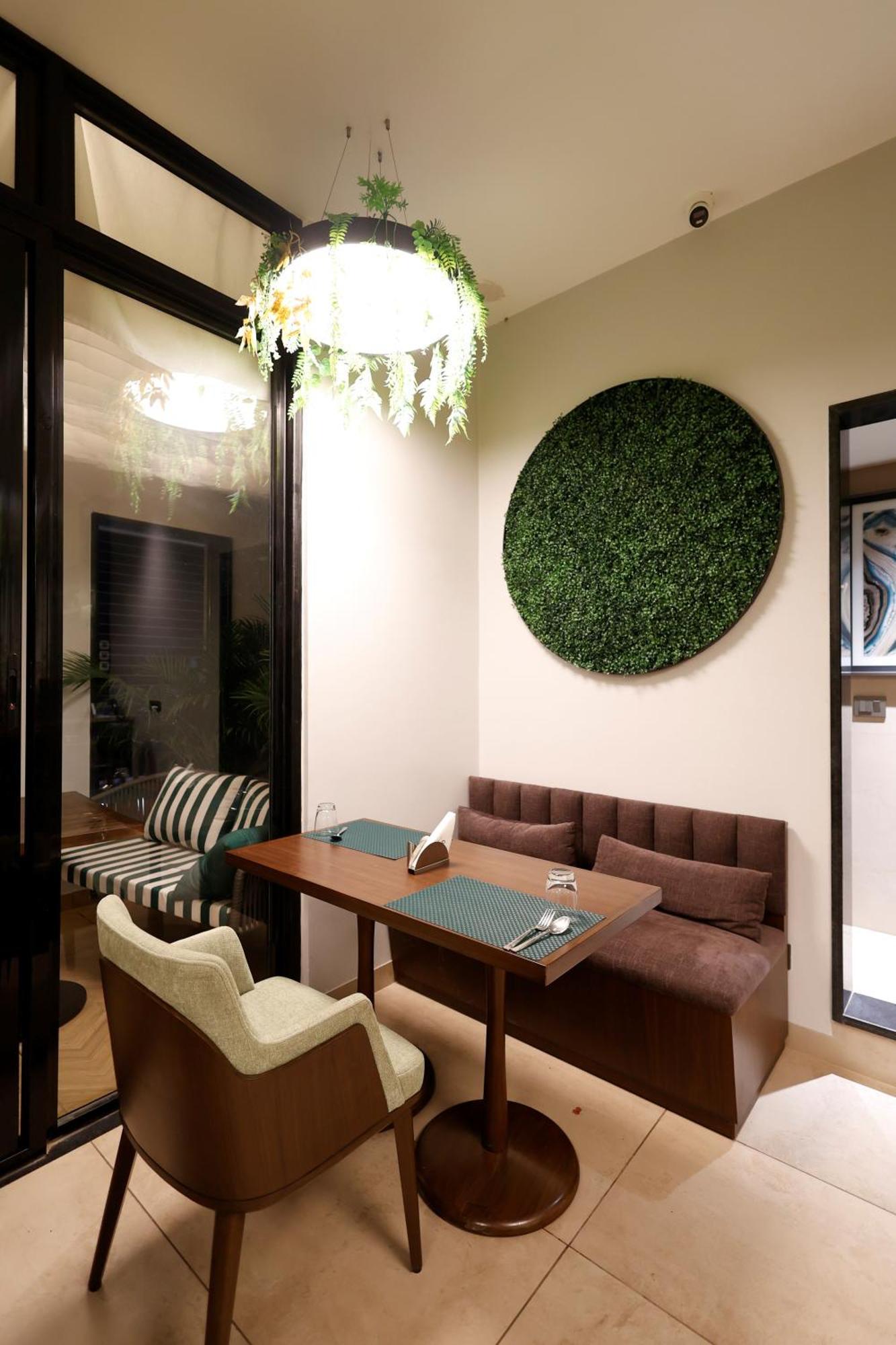 Quality Inn City Centre Varanasi Bagian luar foto