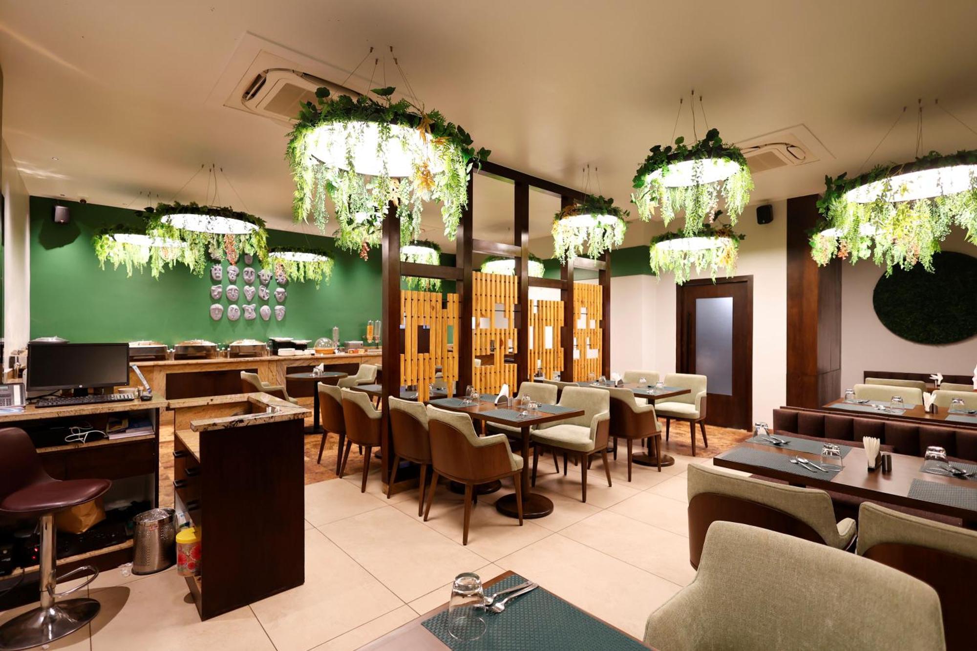 Quality Inn City Centre Varanasi Bagian luar foto