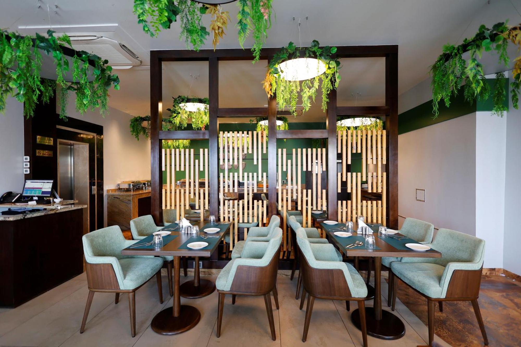 Quality Inn City Centre Varanasi Bagian luar foto
